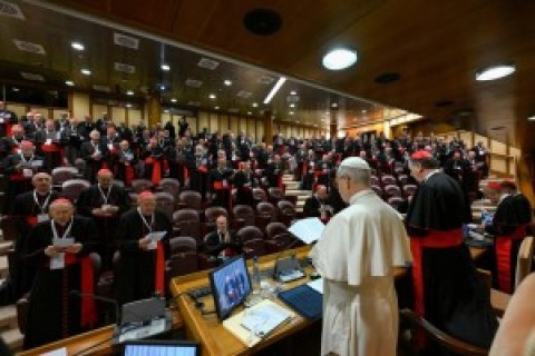 "Estou aqui para ouvir": Papa abre Consistório para definir prioridades